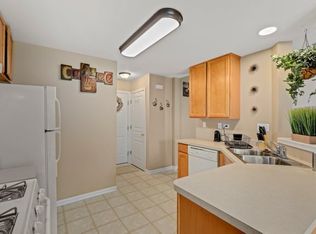 442 Metropolitan St, Aurora, IL 60502