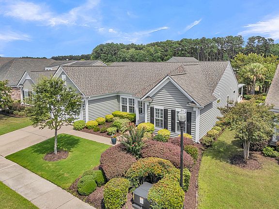 3rd image of 303 Oyster Bay Dr