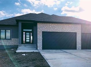 1112 NE Goshen Dr, Lees Summit, MO 64064