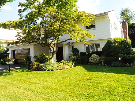 2nd image of 12 Elaine Pl
