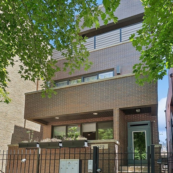 1st image of 1023 N Marshfield Ave #C