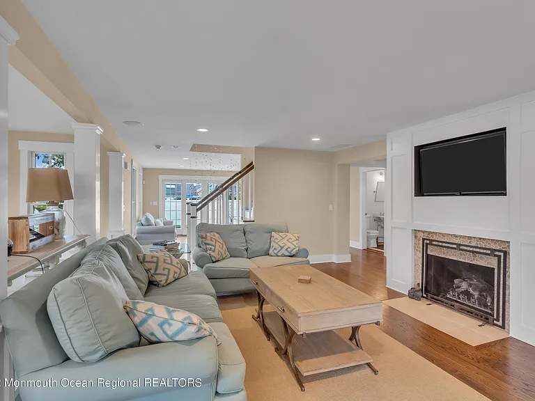 35 Bristol Pl — Photo 8