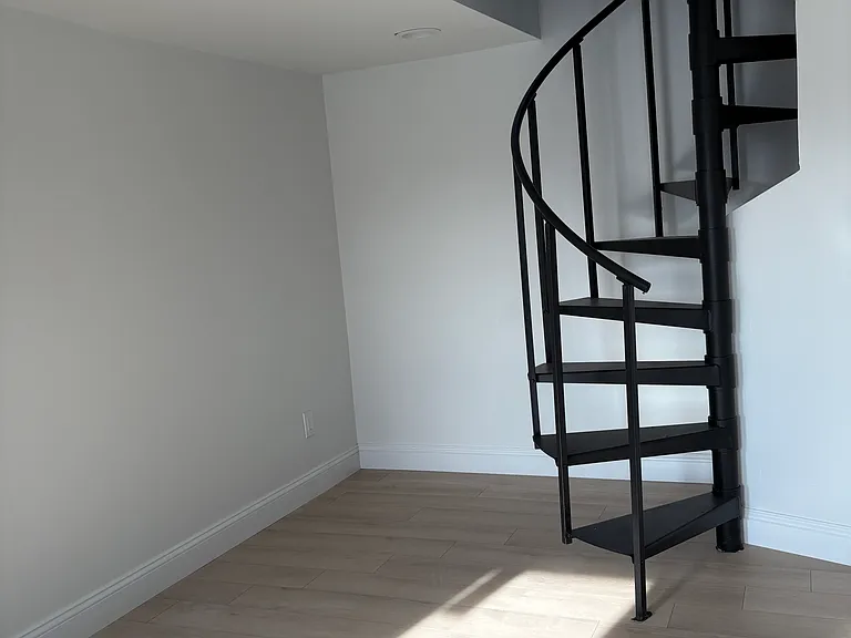 54 Buckingham St — Photo 5