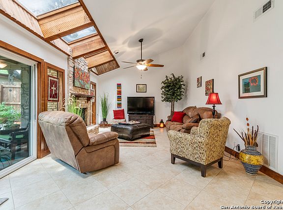 4th image of 16318 Avenida Del Luna