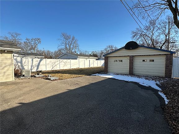 2nd image of 28 Juliana Dr