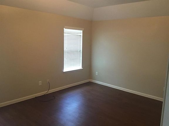 4th image of 22054 Queenbury Hills Dr