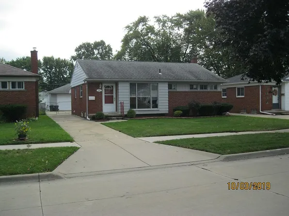 19836 Shady Ln, Saint Clair Shores, MI 48080