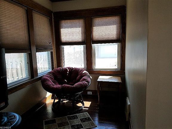 5th image of 17427 Shaw Ave