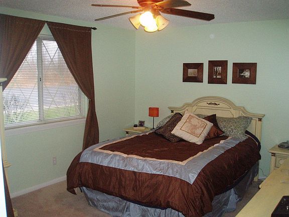 3rd image of 122 Foxberry Dr #A