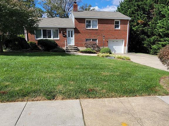 2nd image of 1216 Oakcroft Dr