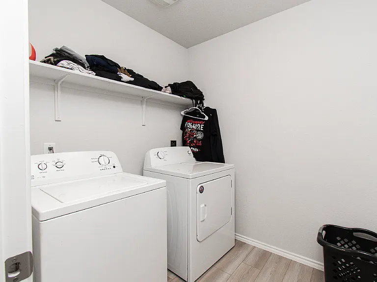 2342 Bee Creek Loop — Photo 7