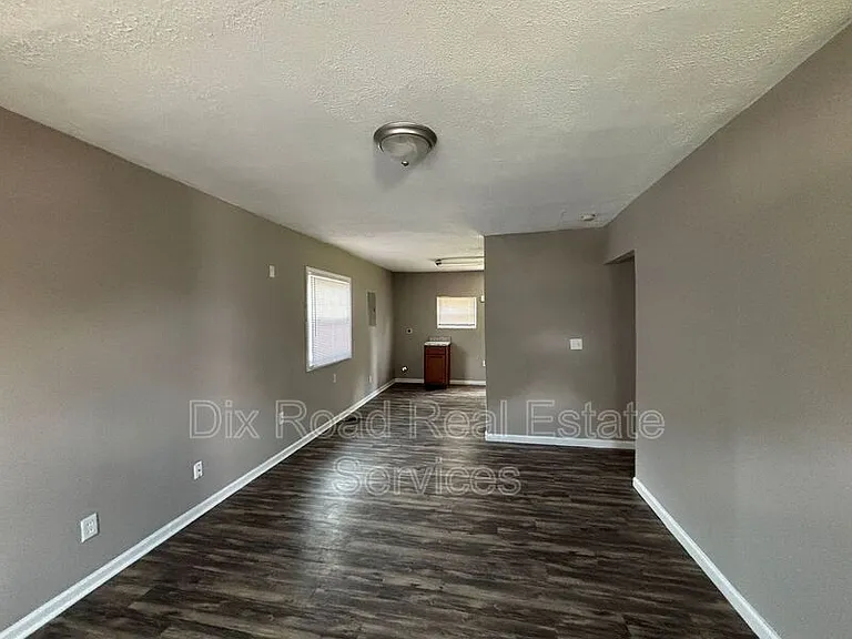 3626 Runyon Ave — Photo 5