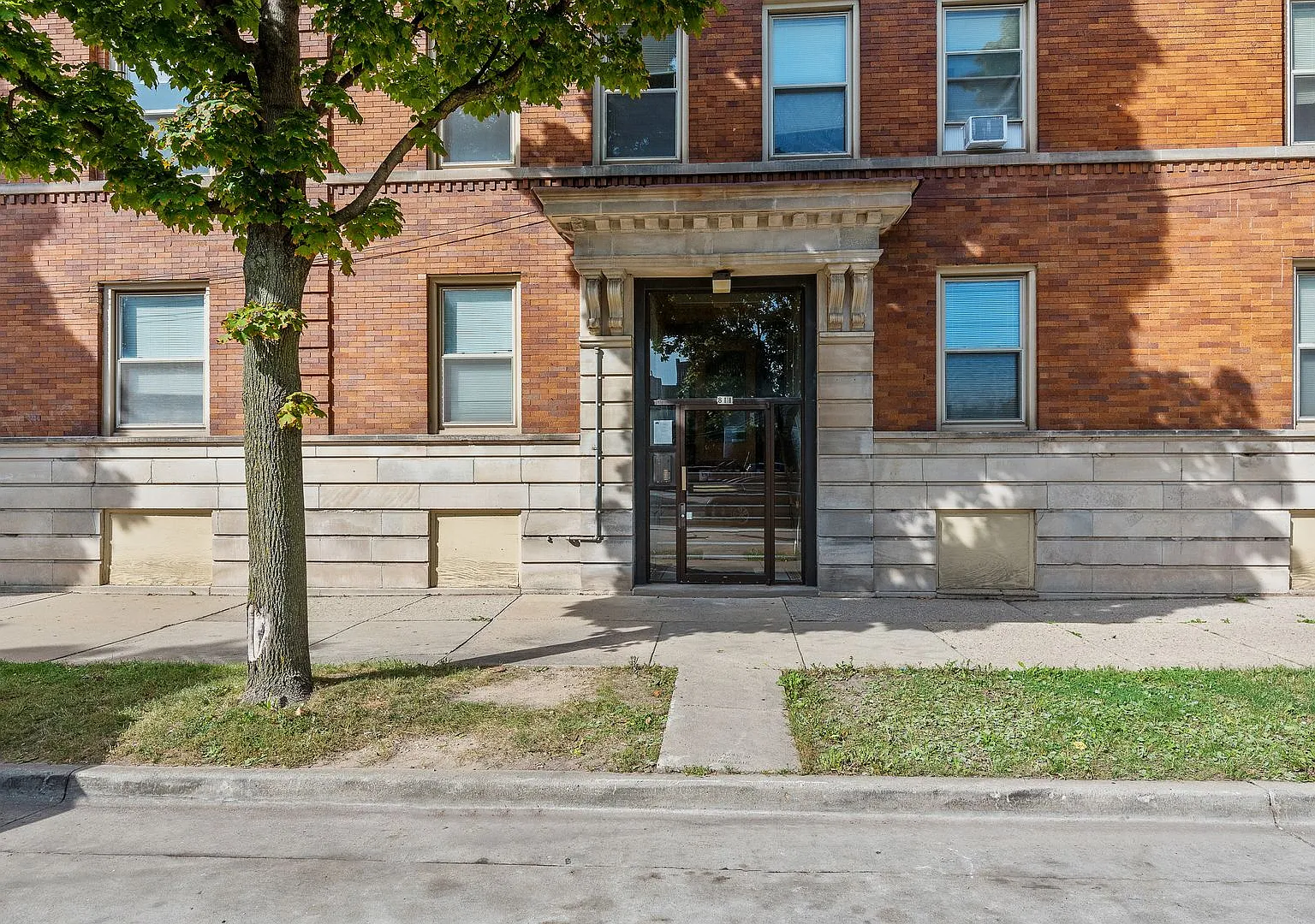 The Kenmore — Photo 1