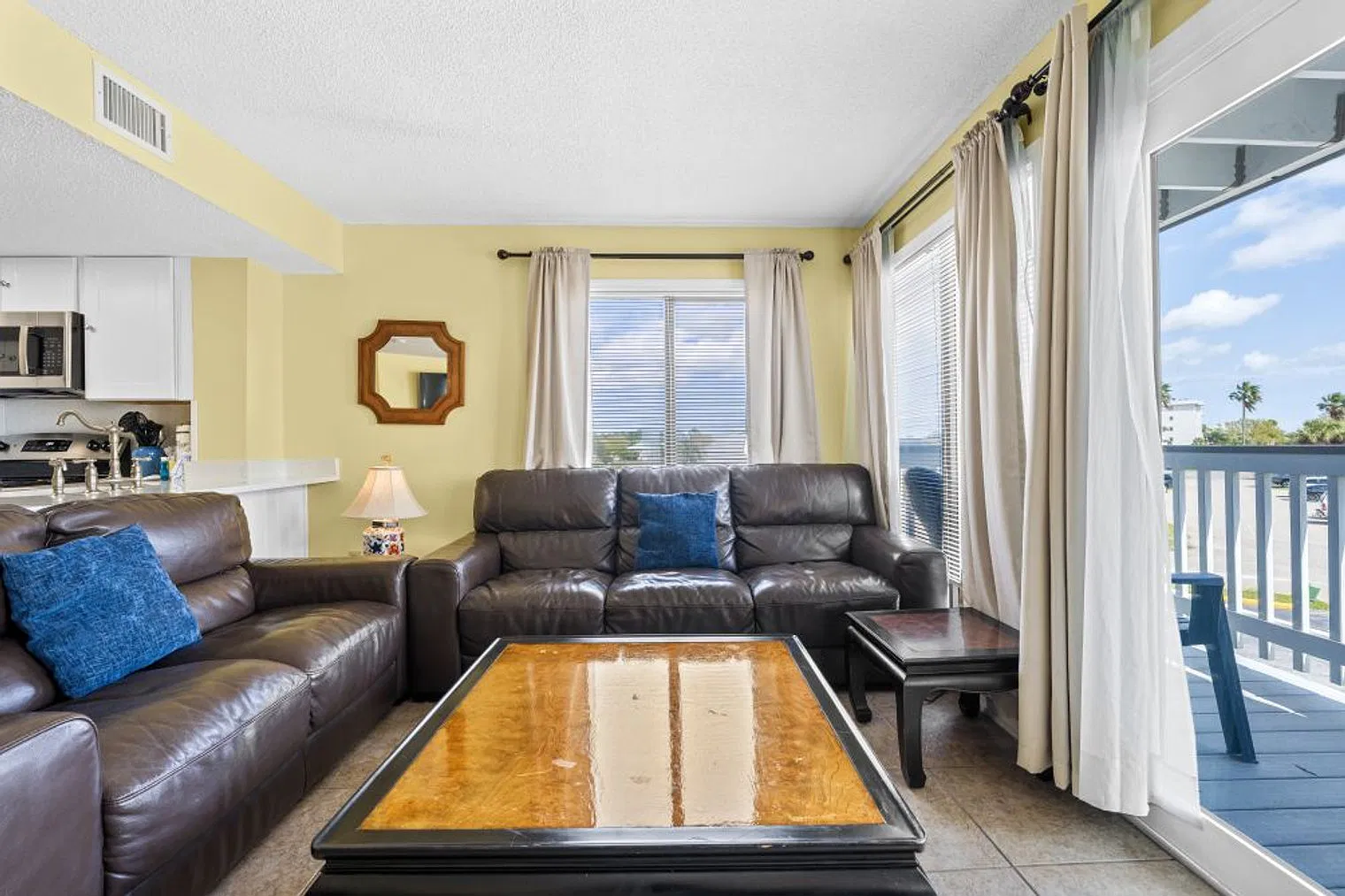 2 bed, 2.0 bath, 731 sqft, $6,967 — Photo 3