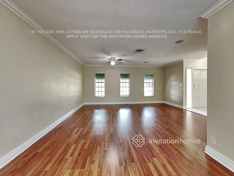 1451 SW 10th St — Photo 3