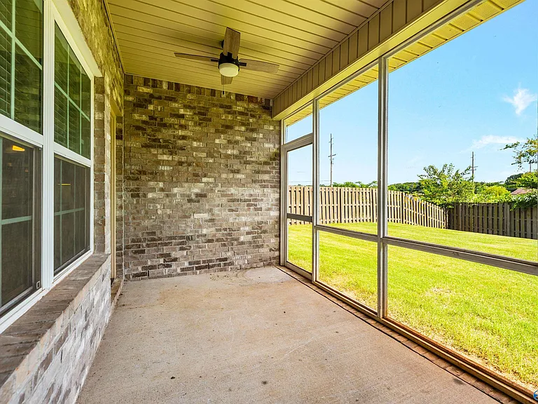 104 Erskin Parcus Dr — Photo 46