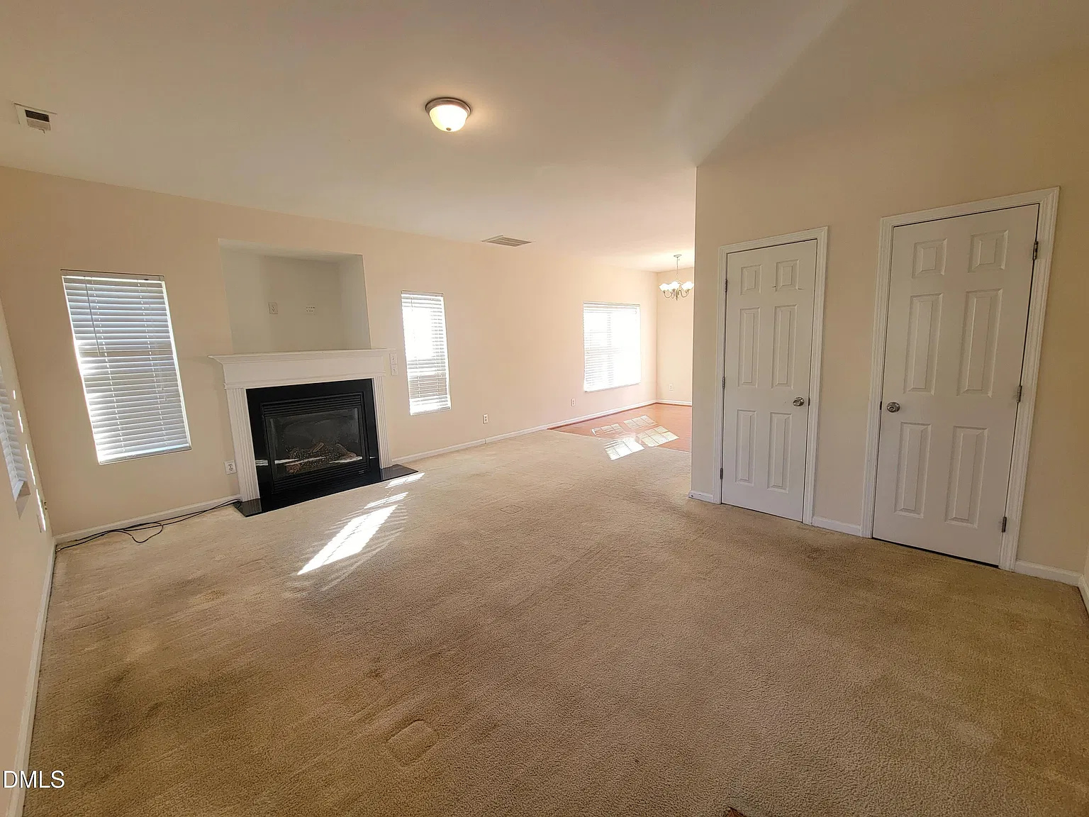 3 bed, 2.5 bath, 1320 sqft, $1,650 — Photo 3