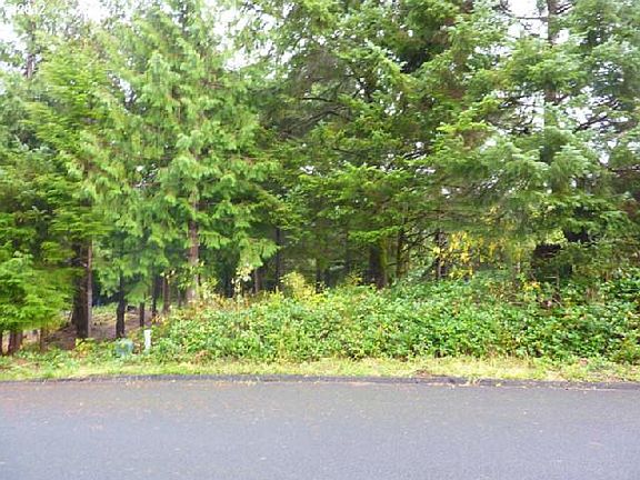 3rd image of 745 SW Dolores Dr