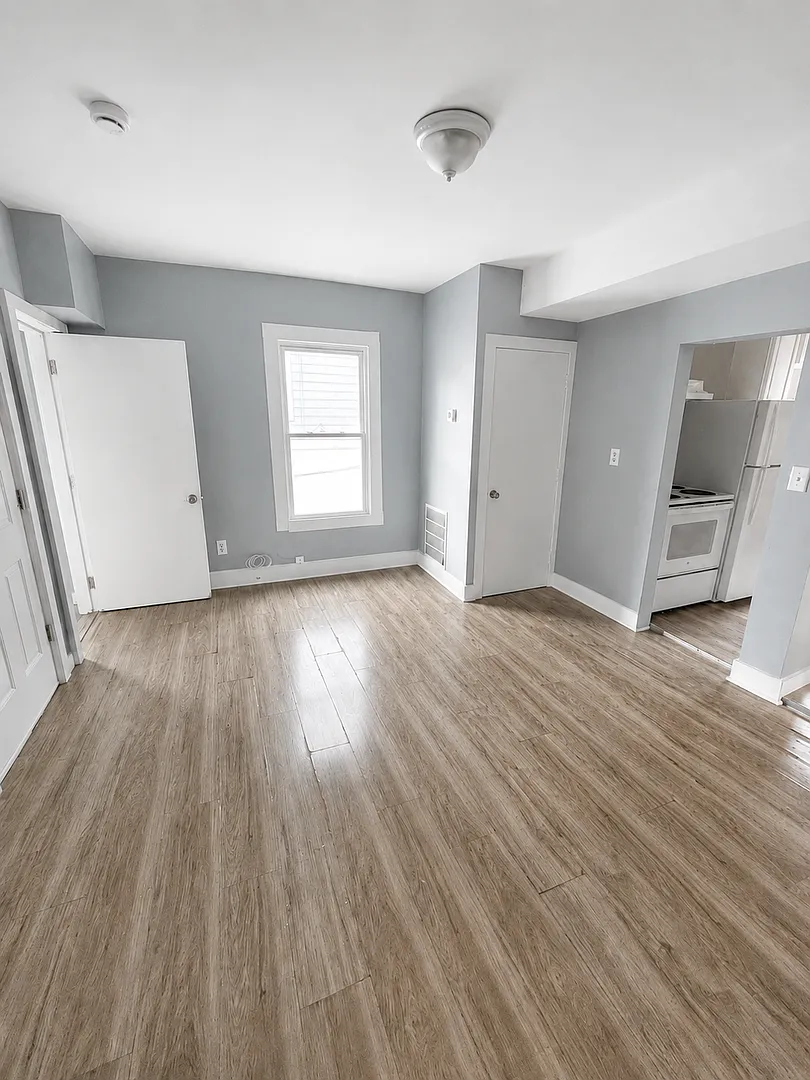 54 Bronson St — Photo 2