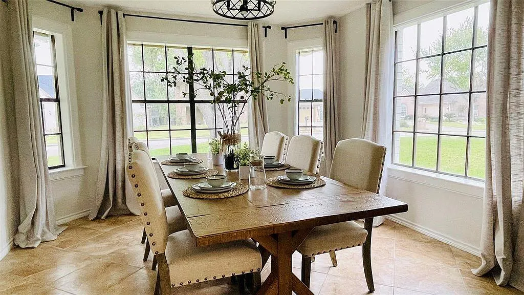 4 bed, 2.5 bath, 2993 sqft, $3,500 — Photo 4