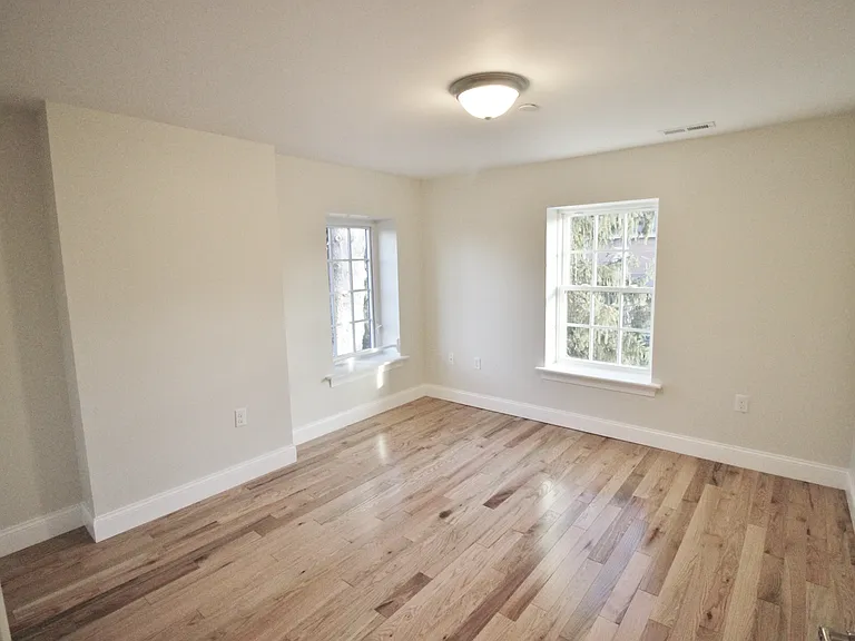 32 Pine St #3 — Photo 12