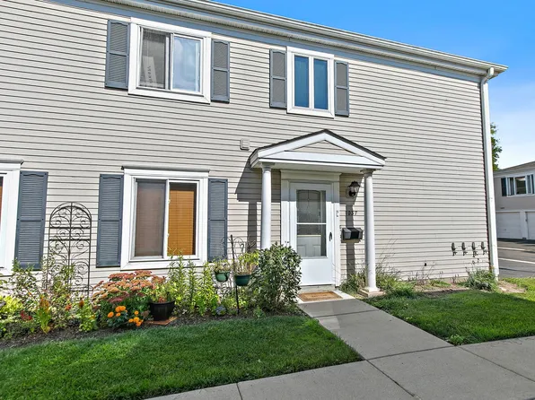 1037 Cove Dr #135-D, Prospect Heights, IL 60070