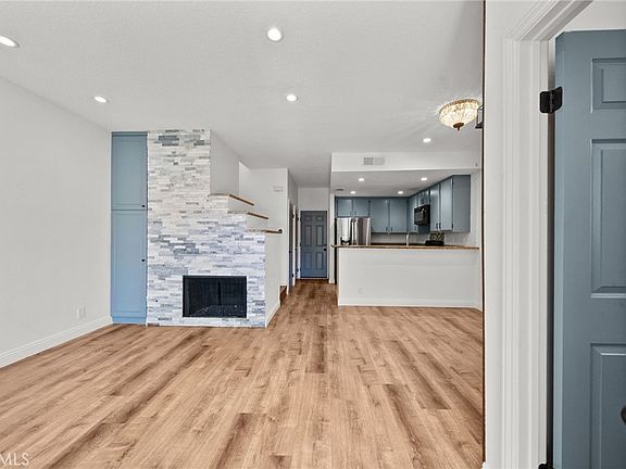 5th image of 25725 Perlman Pl #127