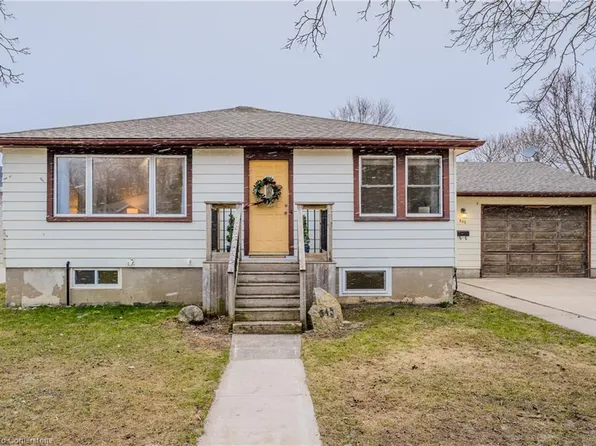 645 King St, Minto, ON N0G 2P0