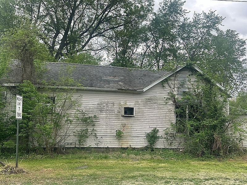 2nd image of 600 S 4th St