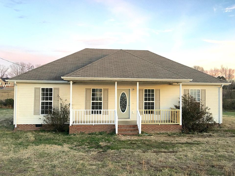 24 Saddleford Drive, 3 bedrooms/2 baths