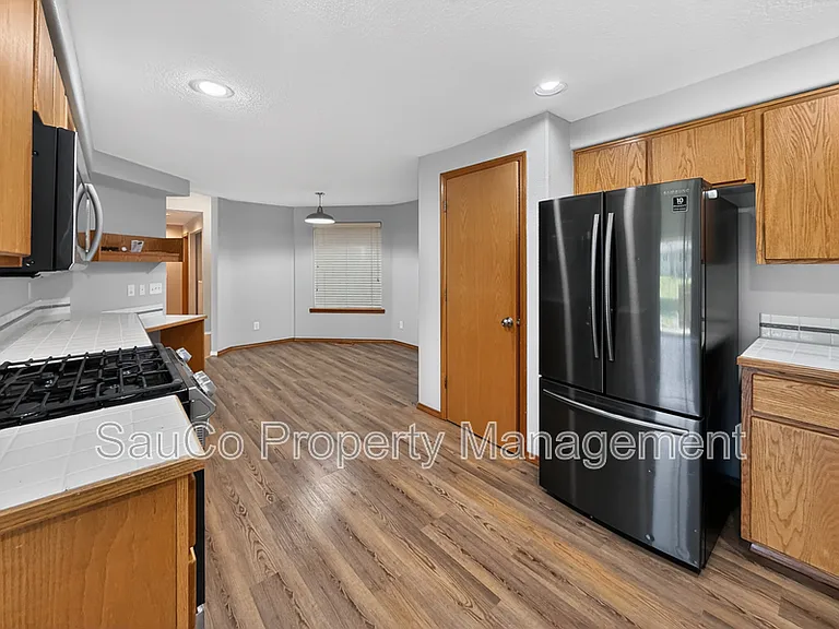 205 NW 8th Ct — Photo 6