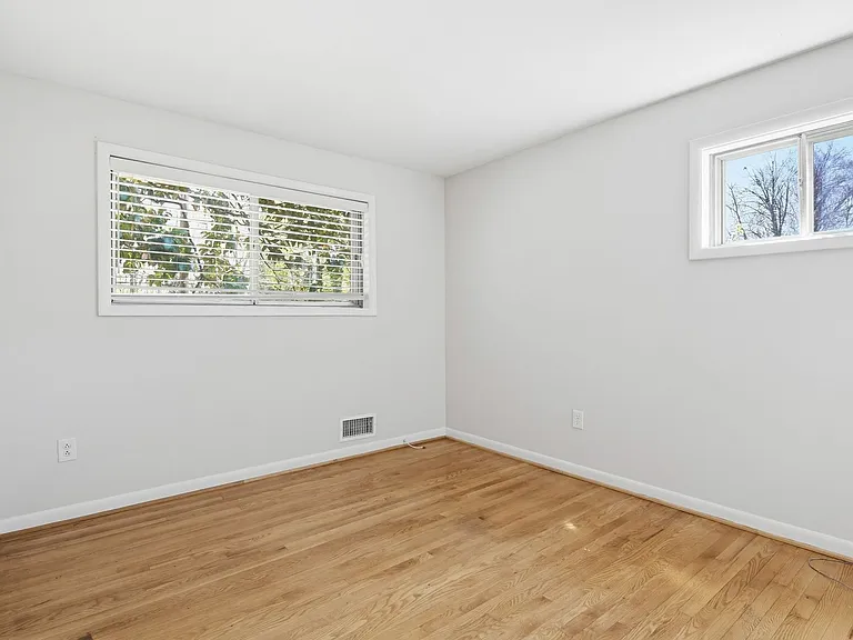9717 Hedin Dr — Photo 21