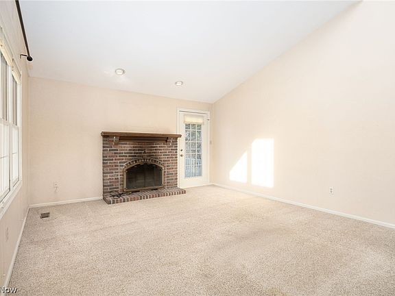 5th image of 1605 Chapman Way #14