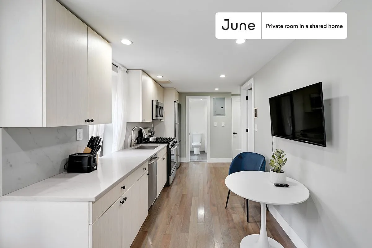 113 1st Ave — Photo 4