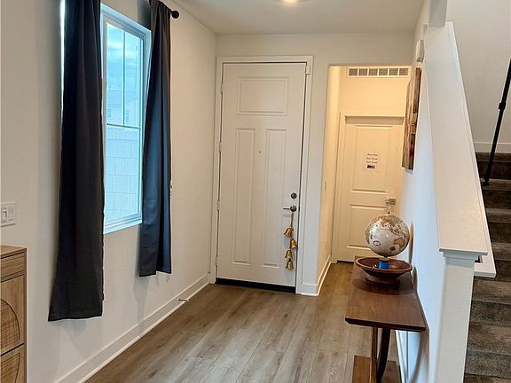 3rd image of 364 Castaic Way