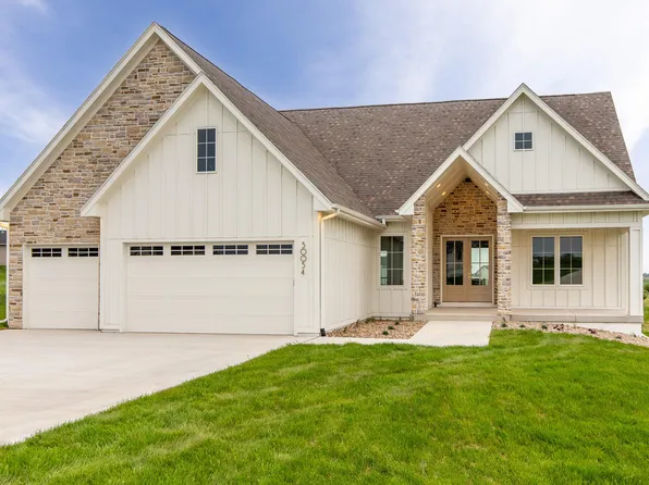 50054 Prairie Point Ct, Ames, IA 50014