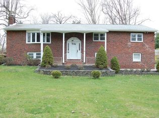 51 Brookland Farms Rd, Poughkeepsie, NY 12601