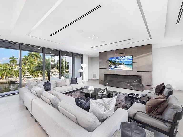 440 Mola Ave — Photo 10