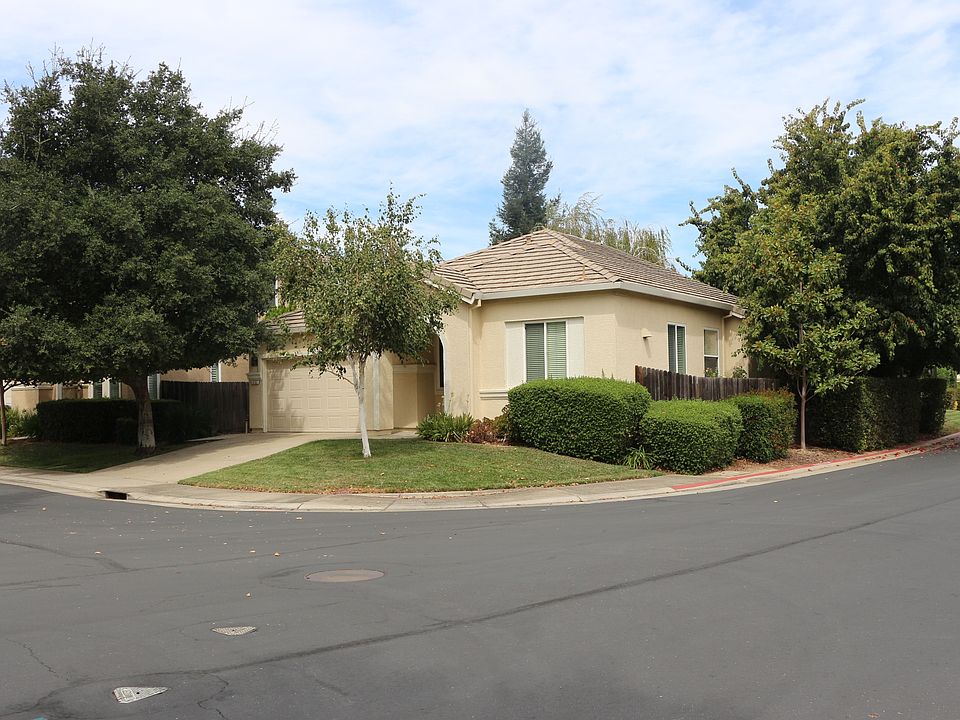 Corner Lot Provides More Privacy