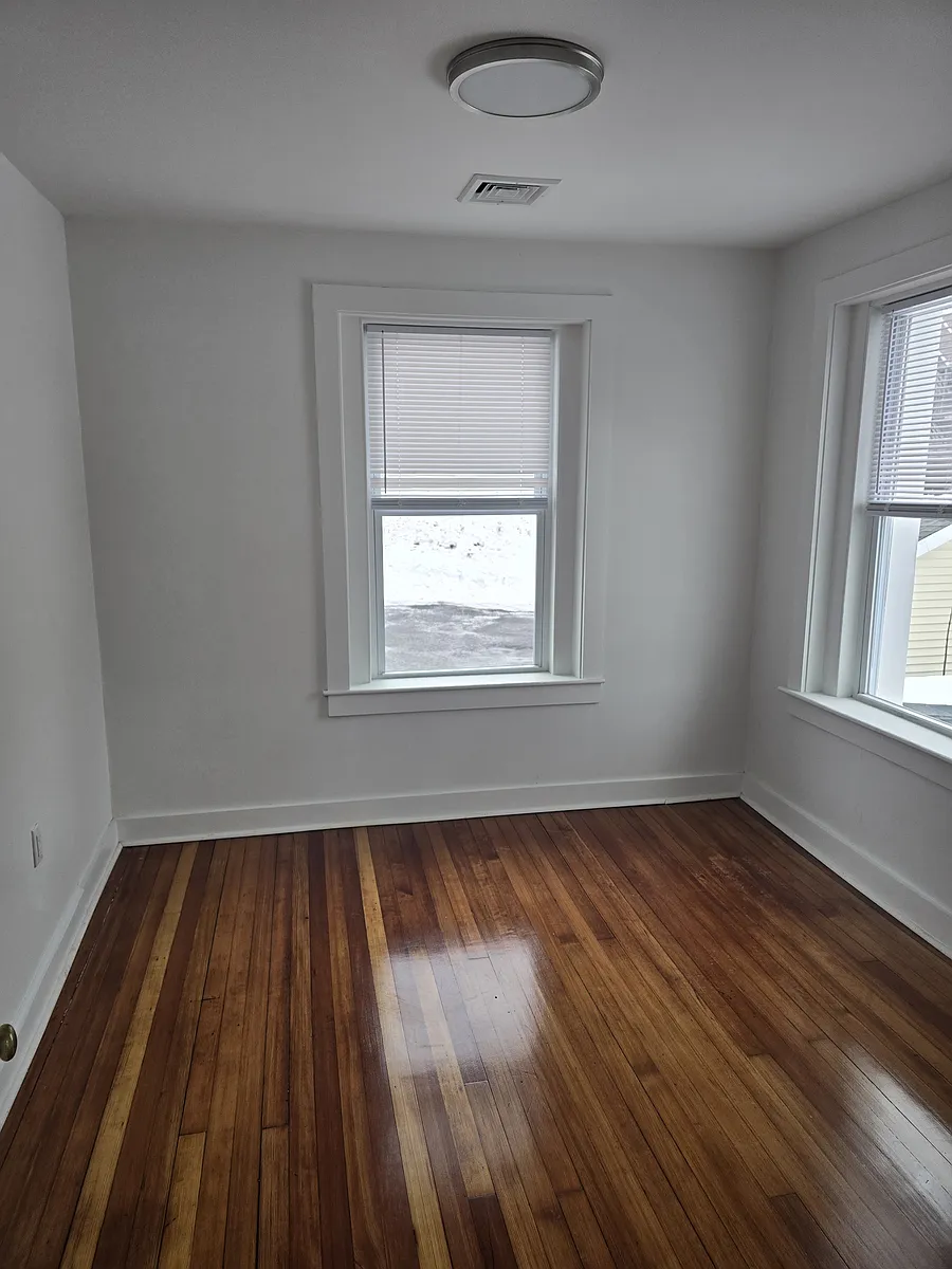 Building Photo - 54 Burnham St #1