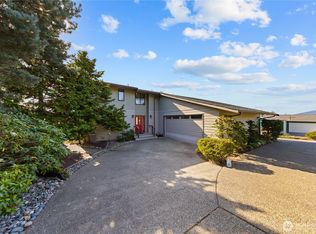 1904 Highland Dr, Anacortes, WA