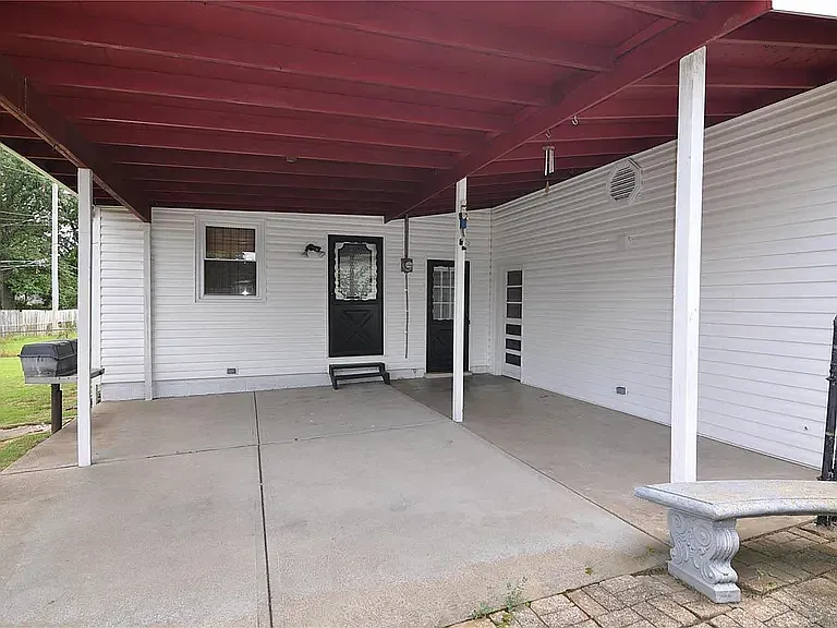 745 Pelican Ln