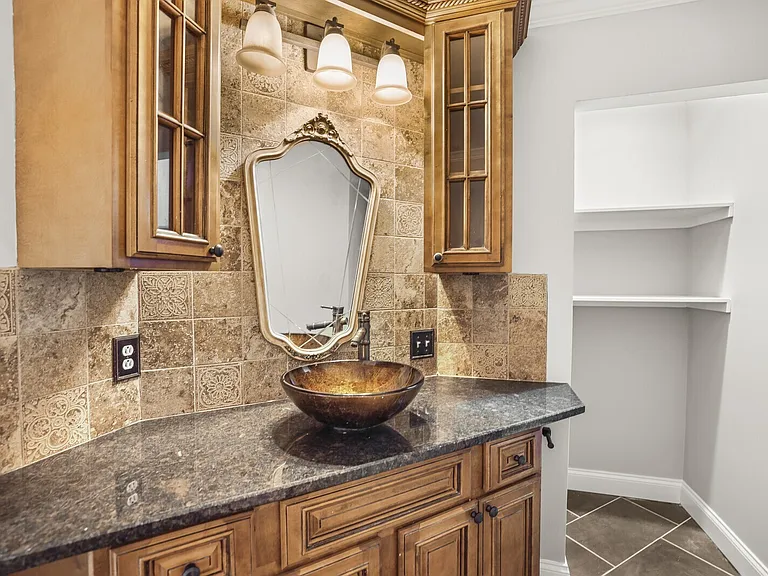 3127 Creekview Ln — Photo 46