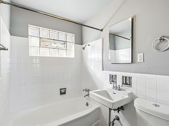 4th image of 1467 Joliet St #8