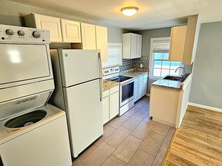 802 Forrest Ave #B — Photo 3