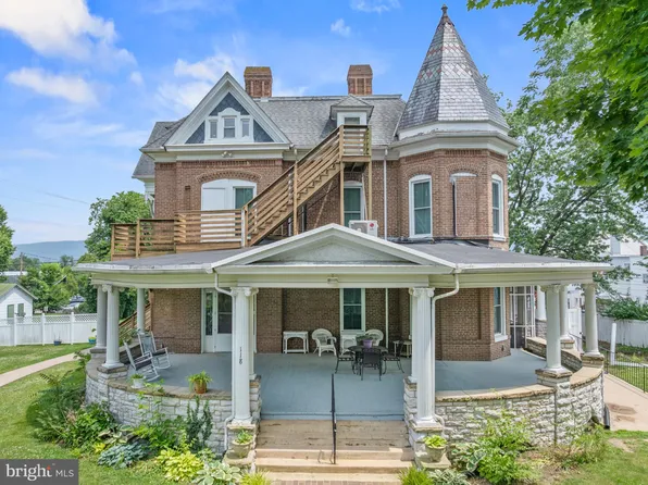 118 N Muhlenberg St, Woodstock, VA 22664