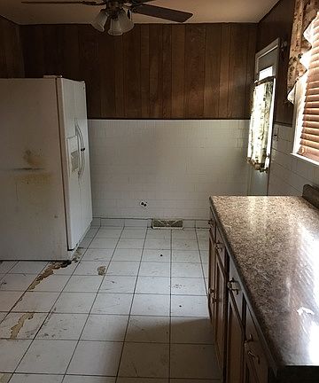 4th image of 1370 Fargo Ave APT D