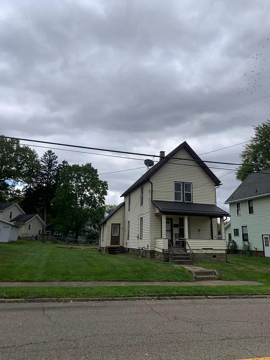 1527 Tremont Ave SW photo 1