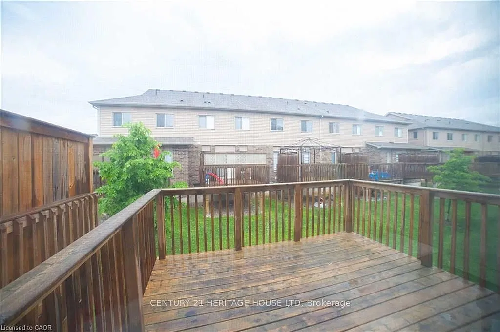3200 Singleton Ave — Photo 4