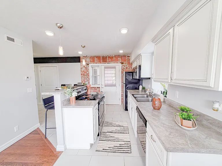 528 S 29th St — Photo 10
